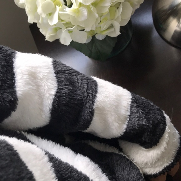 ✨LAST 2 Black & White half zip pullover pockets - Picture 5 of 6